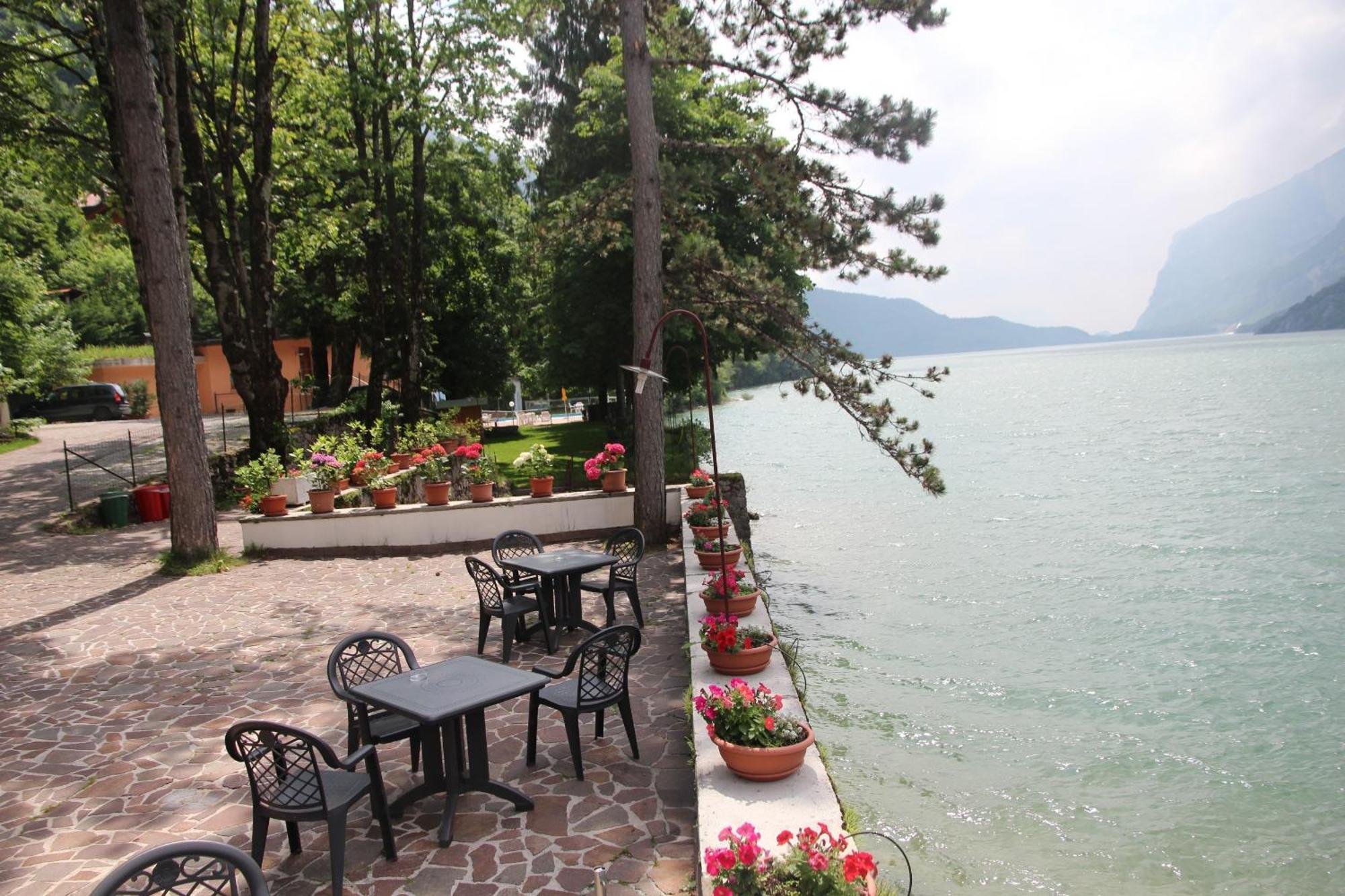 Lago Park Hotel مولفينو المظهر الخارجي الصورة