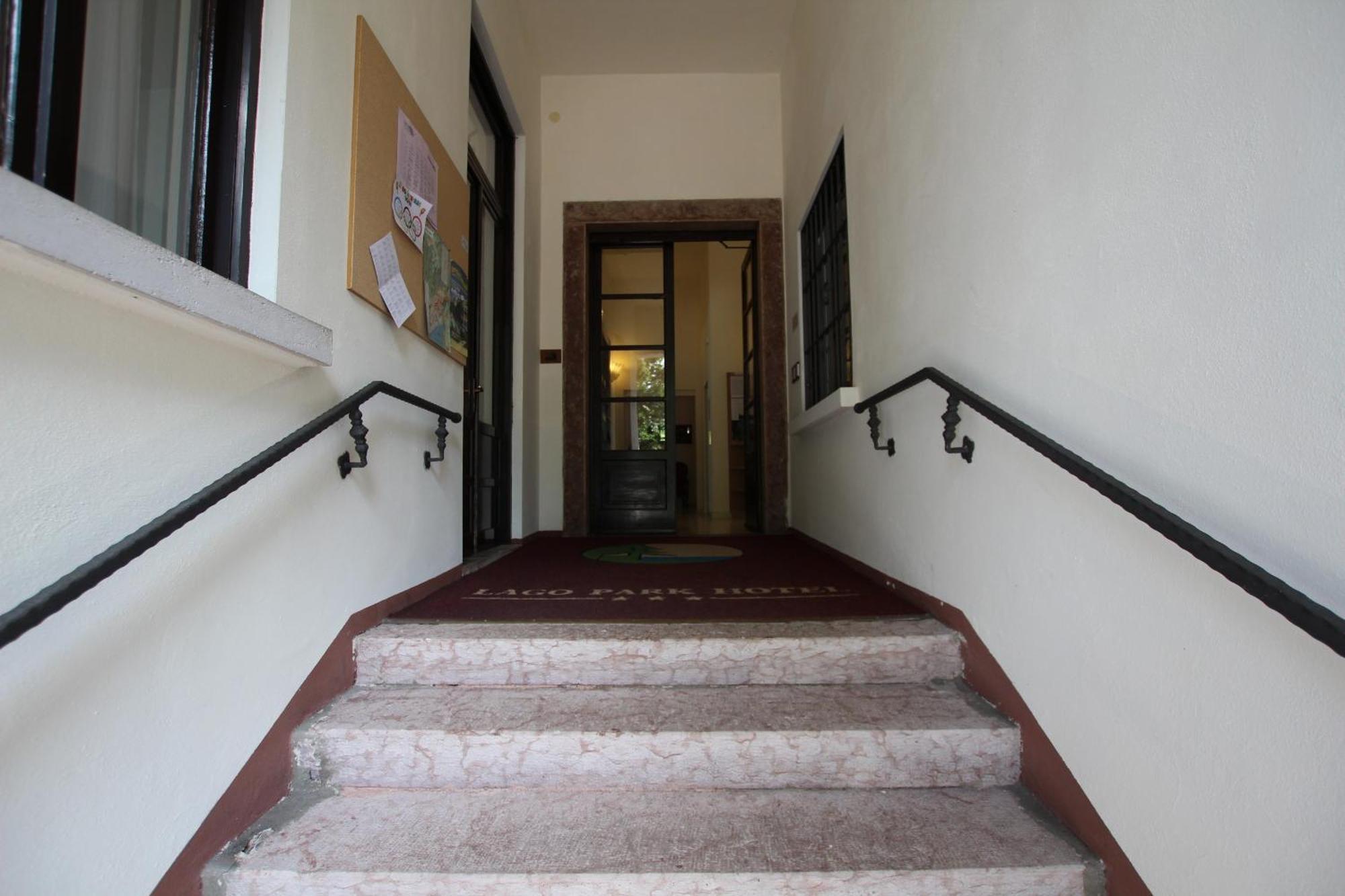 Lago Park Hotel مولفينو المظهر الخارجي الصورة