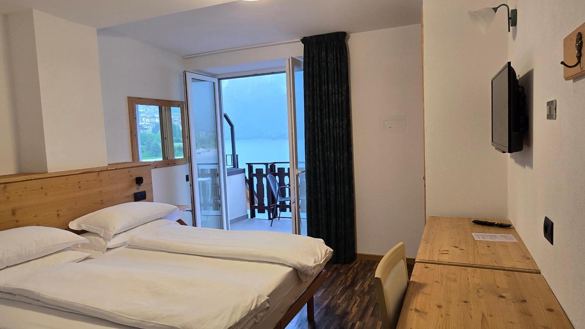 Lago Park Hotel مولفينو المظهر الخارجي الصورة